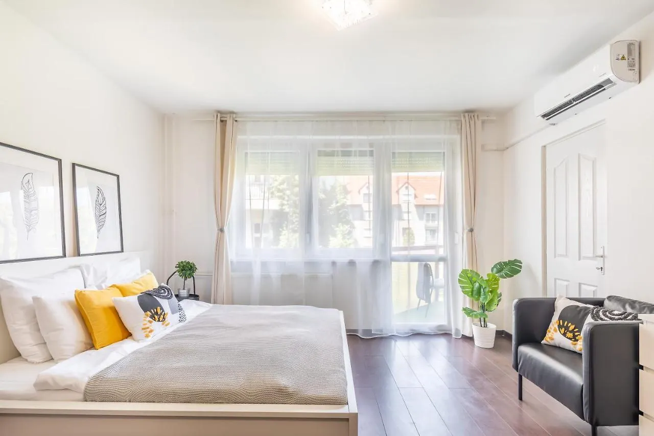 Sunny Balcony - Cute And Cozy Apartment Budapest Hungary